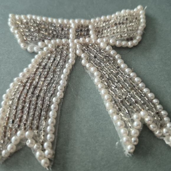 Elegant Silver and Pearl Bows Applique - Picture 4 of 5